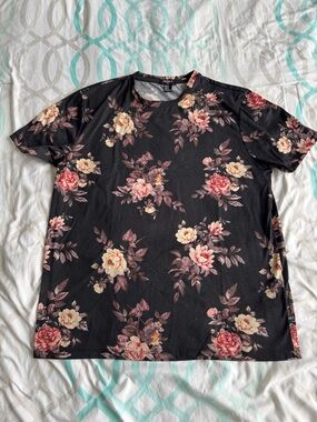 Forever 21 Black Floral Short Sleeve Tee with Pink and Cream Roses